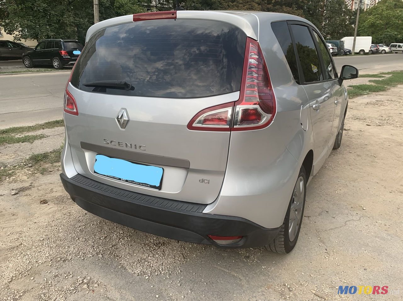 2011' Renault Scenic photo #2