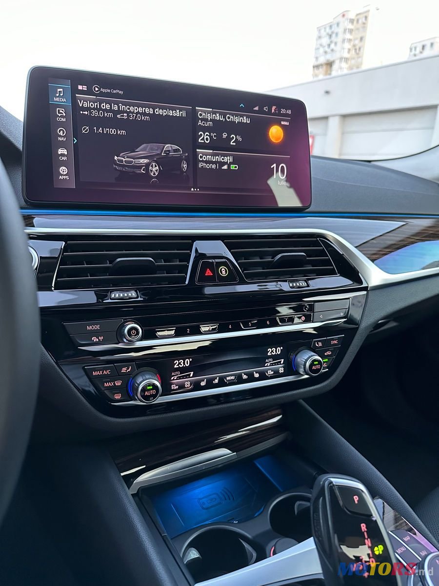 2020' BMW 5 Series photo #6