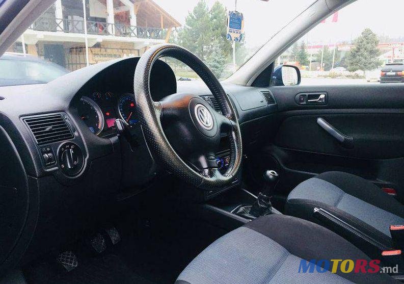 2003' Volkswagen Golf photo #2