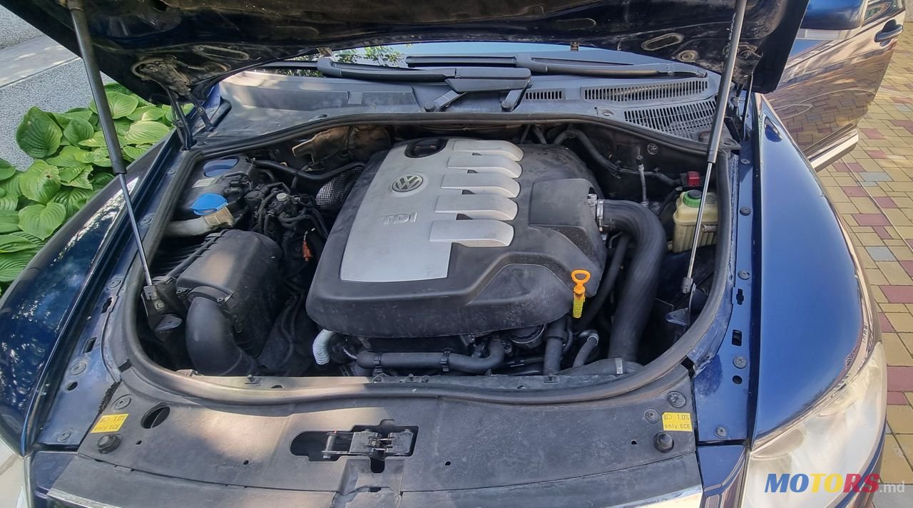 2006' Volkswagen Touareg photo #2