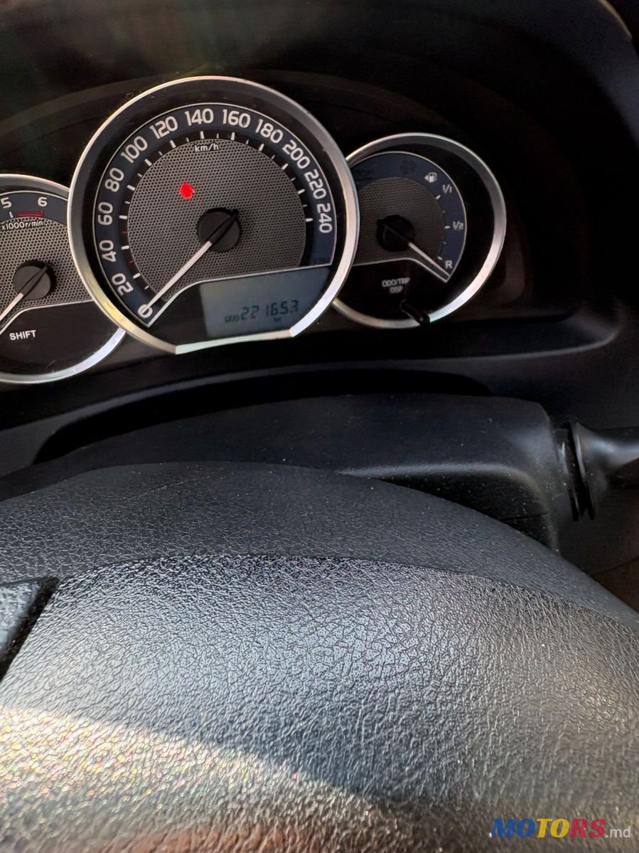 2013' Toyota Auris photo #4