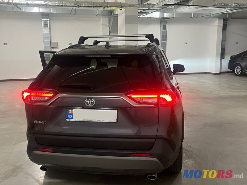 2021' Toyota RAV4 photo #2