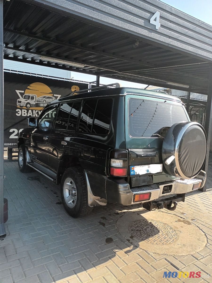 1999' Mitsubishi Pajero photo #1