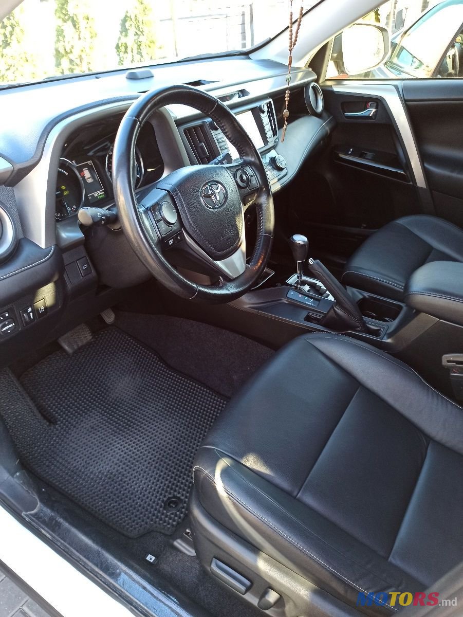 2017' Toyota RAV4 photo #4