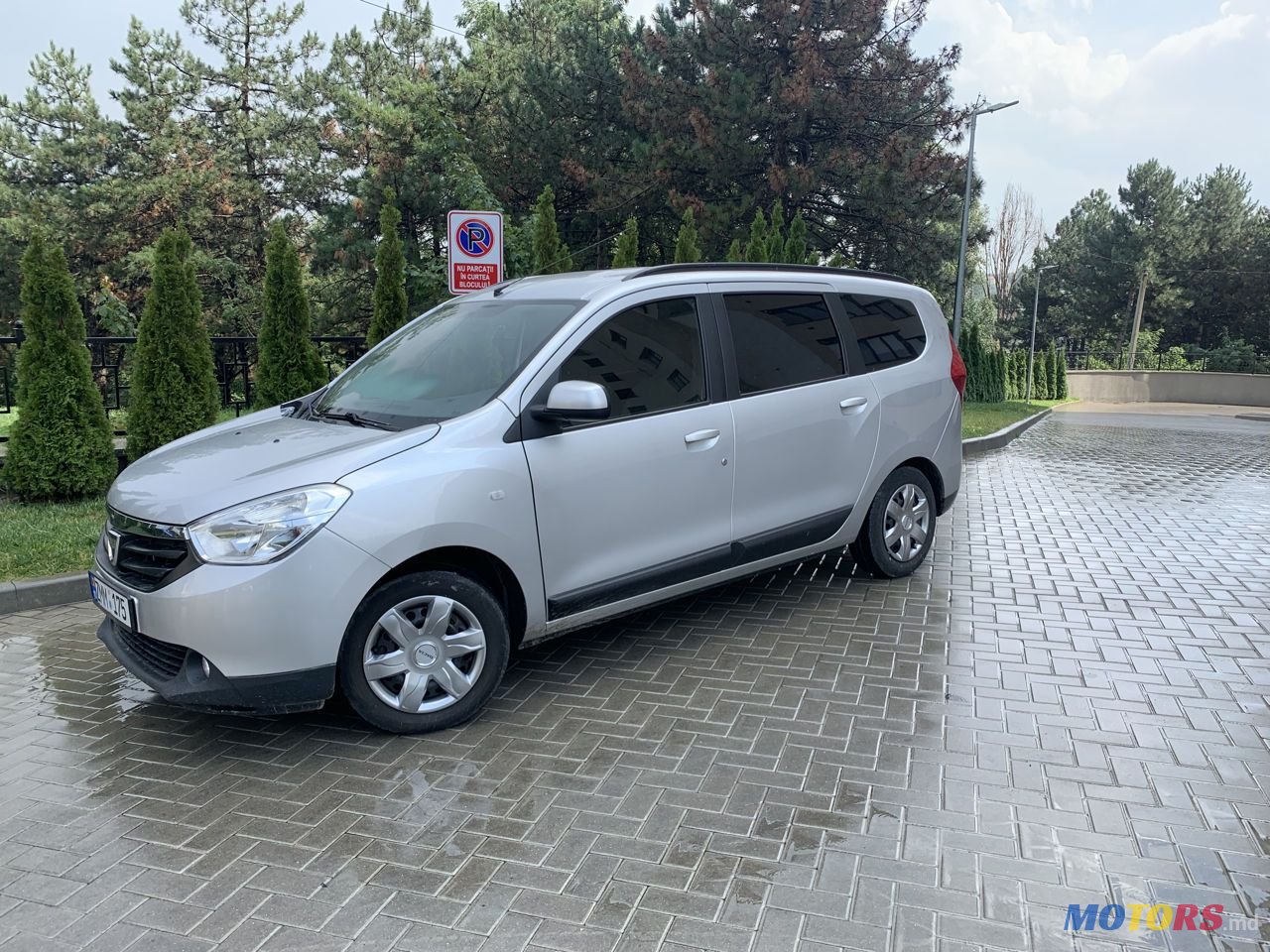2012' Dacia Lodgy photo #2