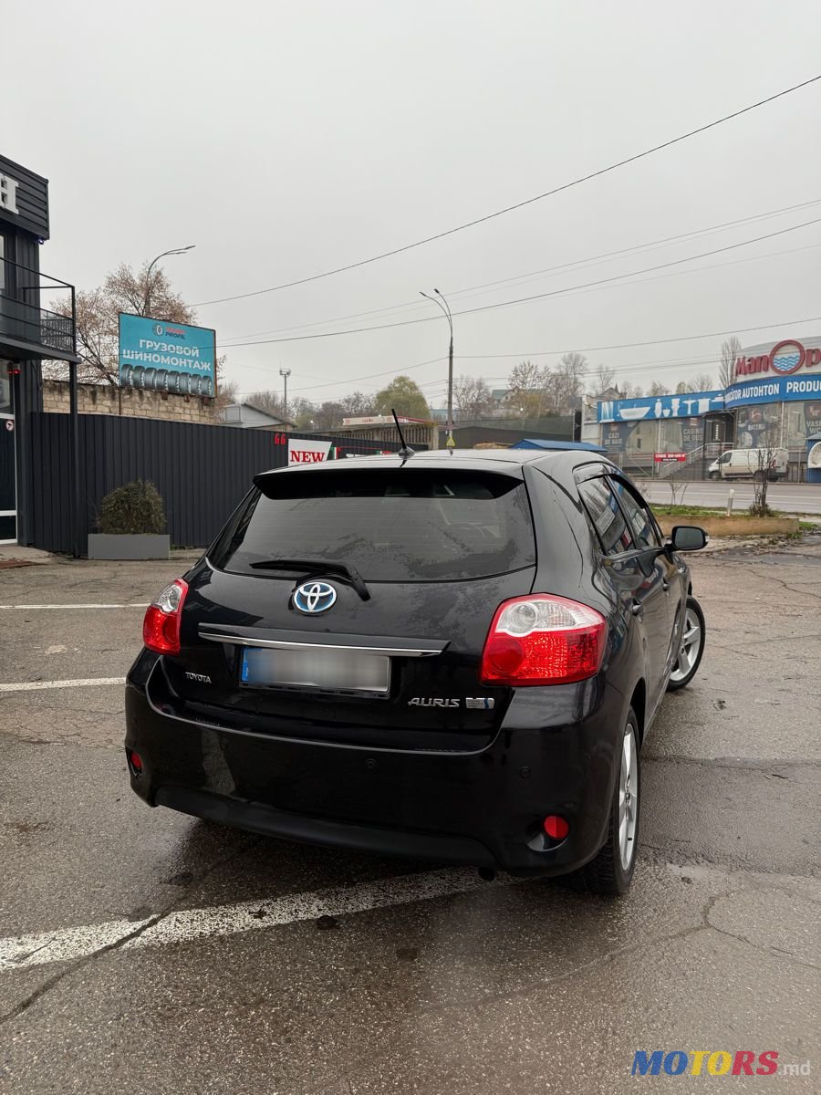 2012' Toyota Auris photo #4