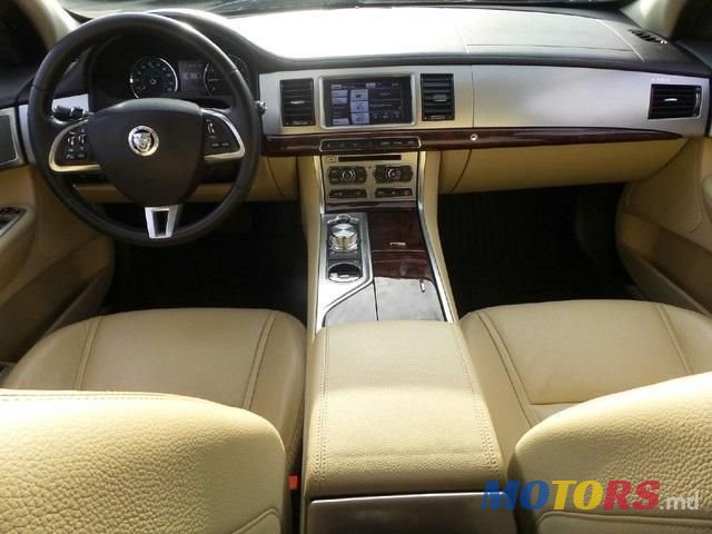 2013' Jaguar XF photo #3