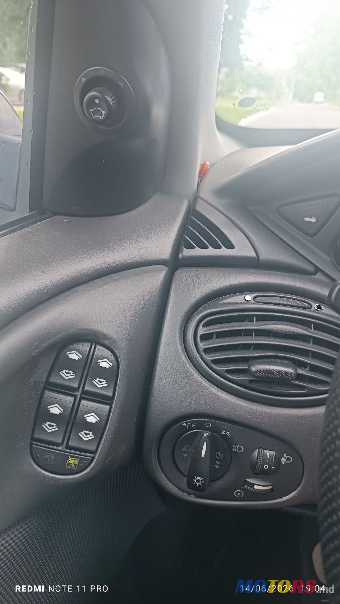 2004' Ford Focus photo #5