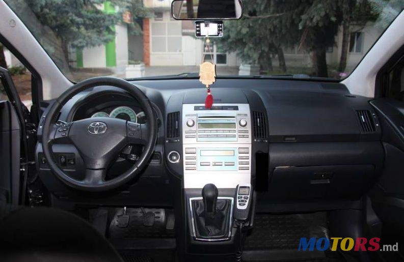 2008' Toyota Corolla Verso photo #1