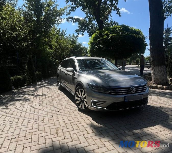 2015' Volkswagen Passat photo #3