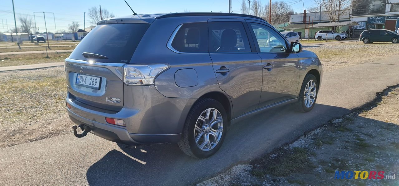 2013' Mitsubishi Outlander photo #5