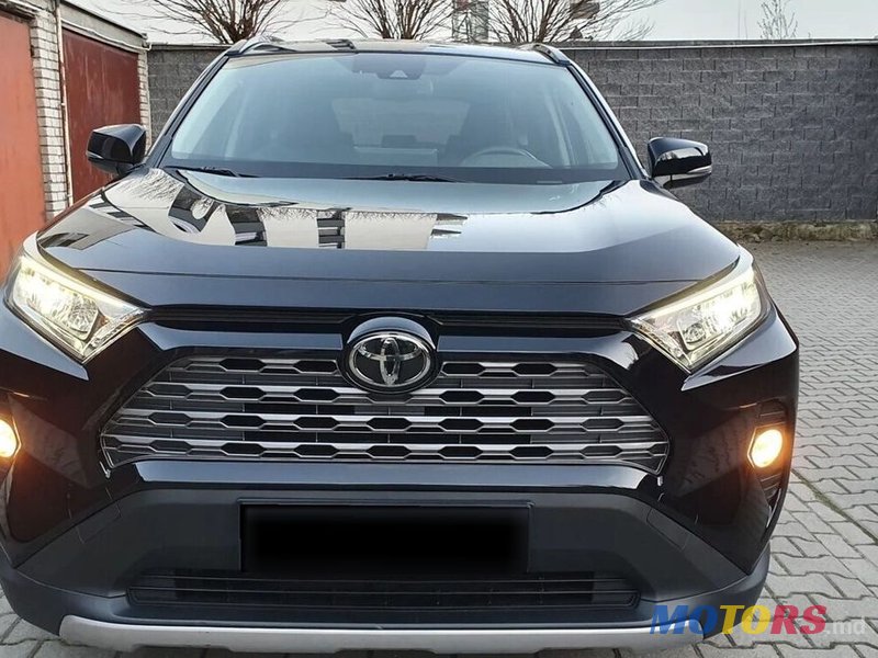 2019' Toyota RAV4 photo #1