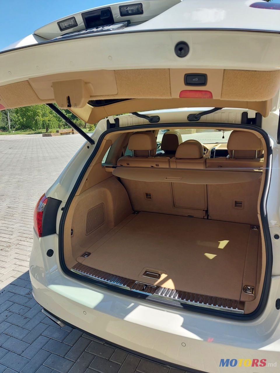 2011' Porsche Cayenne photo #6