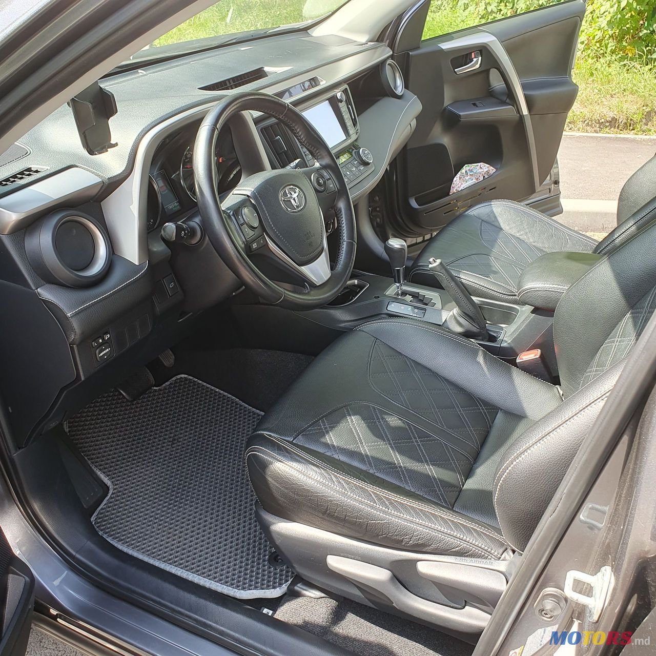 2016' Toyota RAV4 photo #6