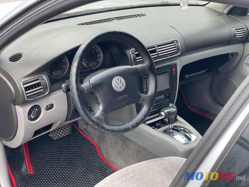 2003' Volkswagen Passat photo #1