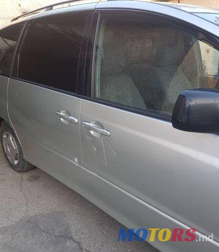 2002' Toyota Previa photo #2