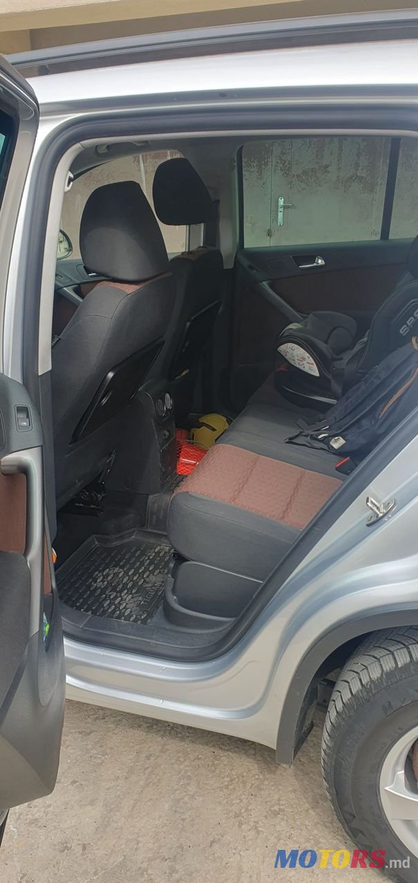 2009' Volkswagen Tiguan photo #2