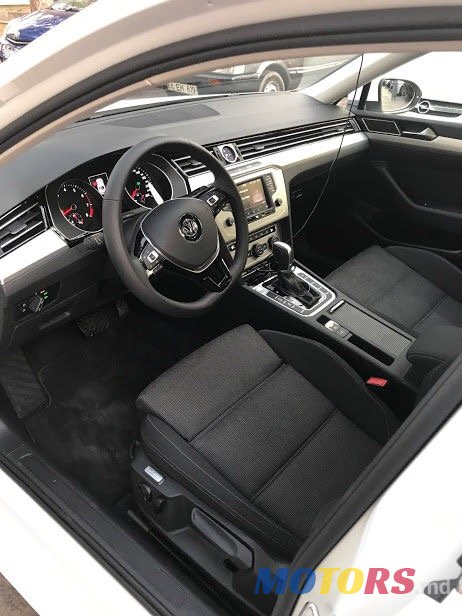 2017' Volkswagen Passat photo #2