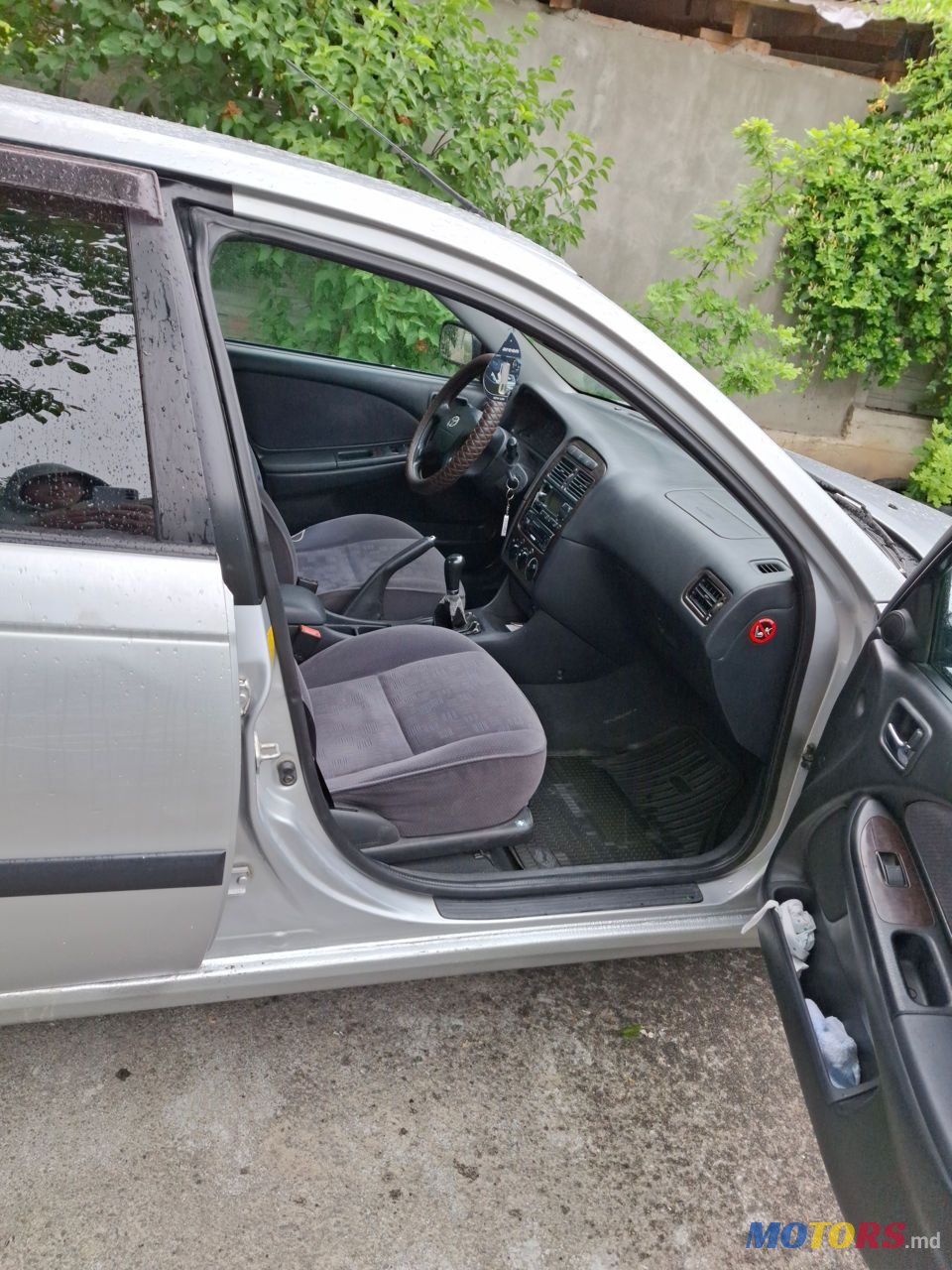 2002' Toyota Avensis photo #3