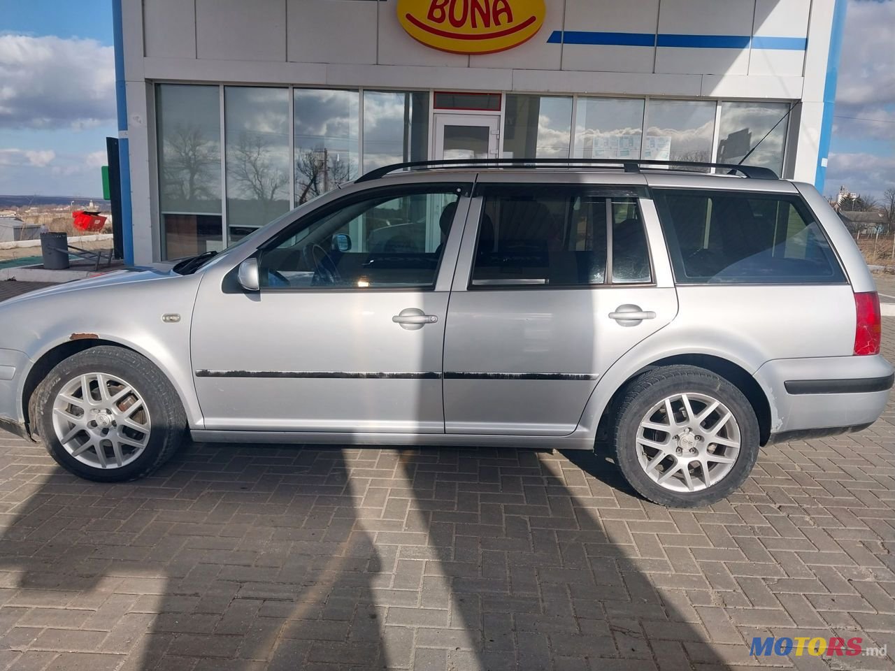 2002' Volkswagen Golf photo #4