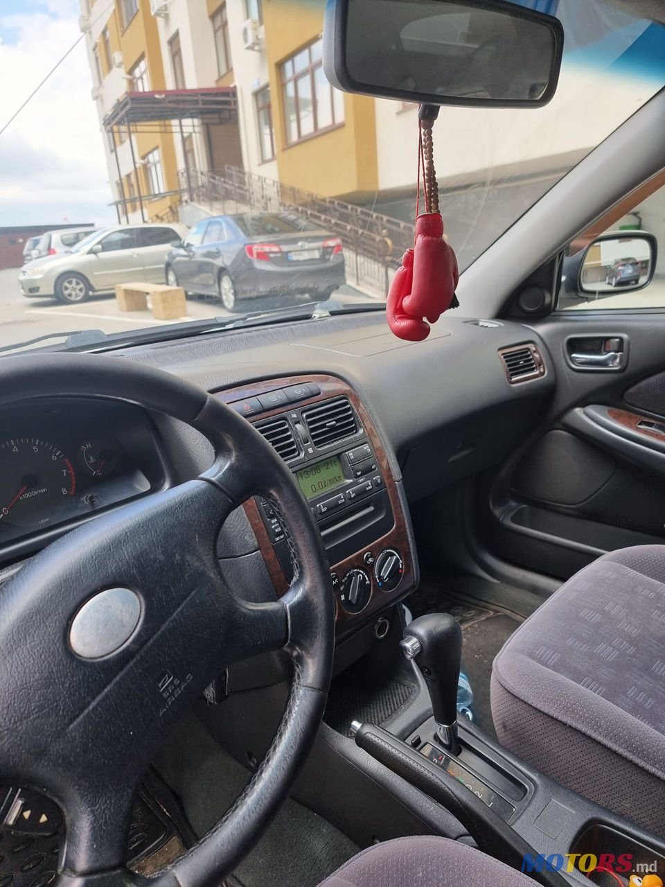 2001' Toyota Avensis photo #4