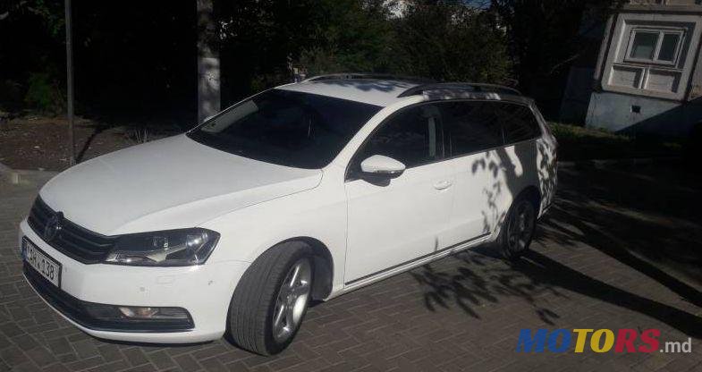 2011' Volkswagen Passat photo #1