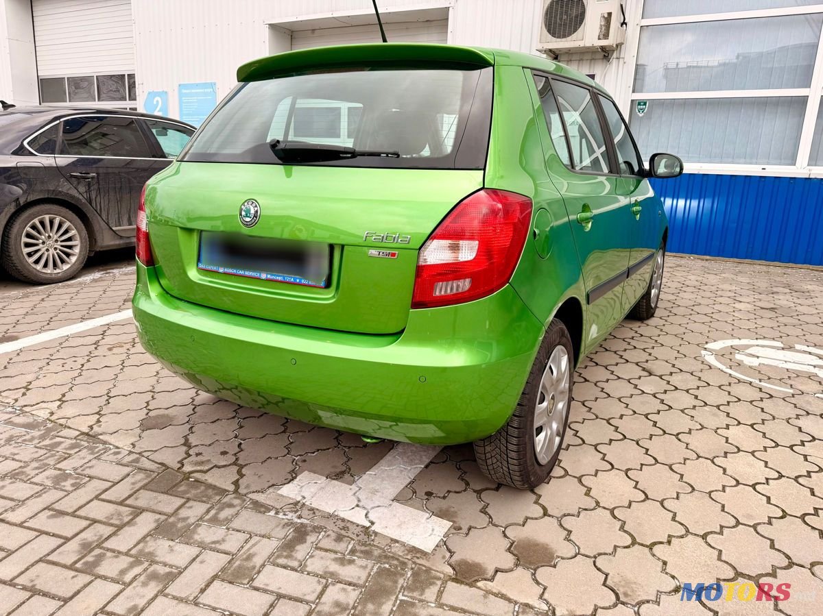 2013' Skoda Fabia photo #3