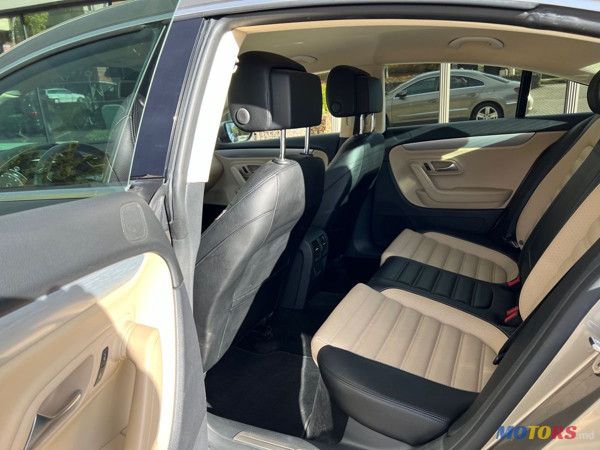 2013' Volkswagen Passat photo #5