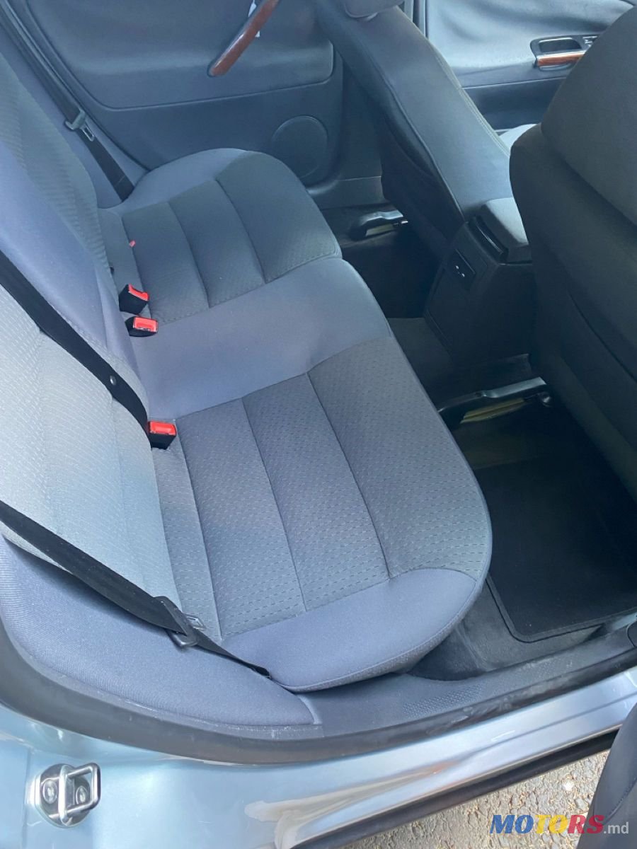 2005' Volkswagen Passat photo #4