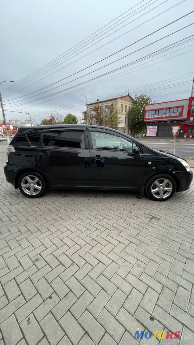 2006' Toyota Corolla Verso photo #1