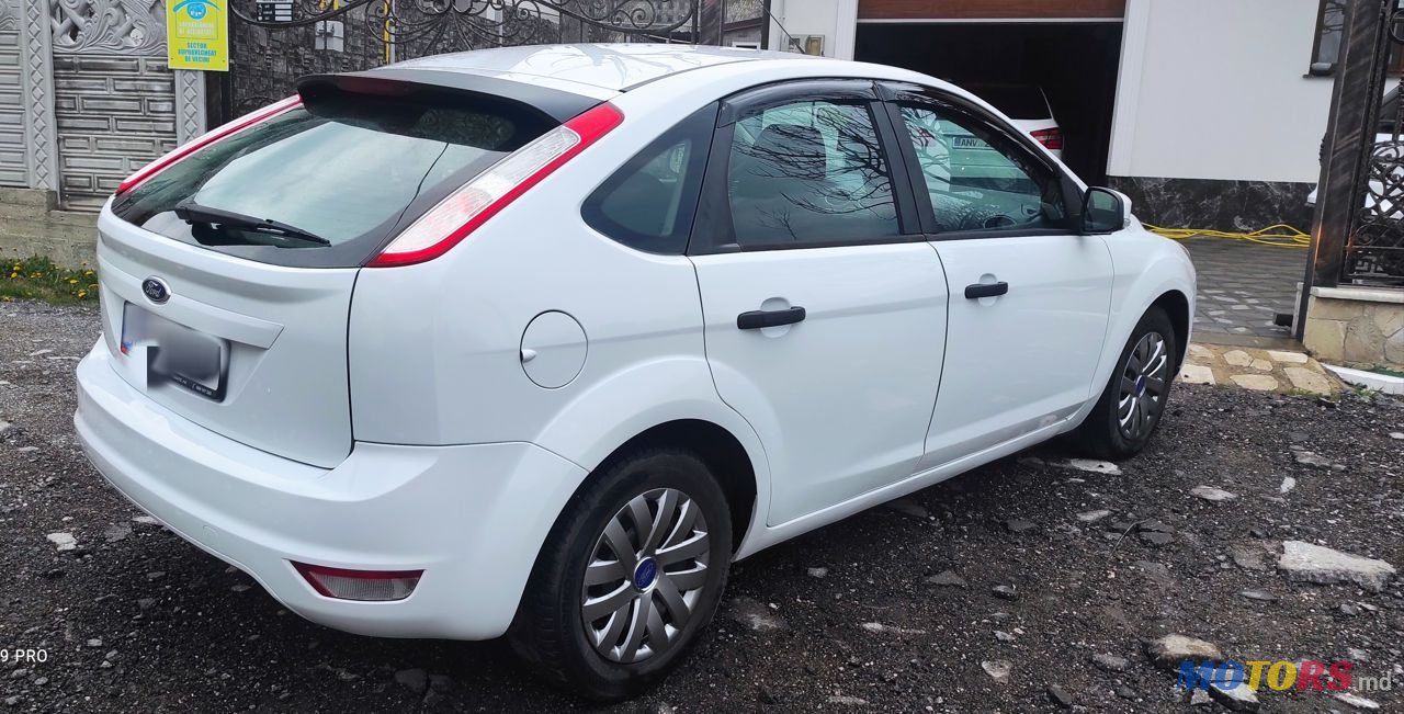 2010' Ford Focus photo #3