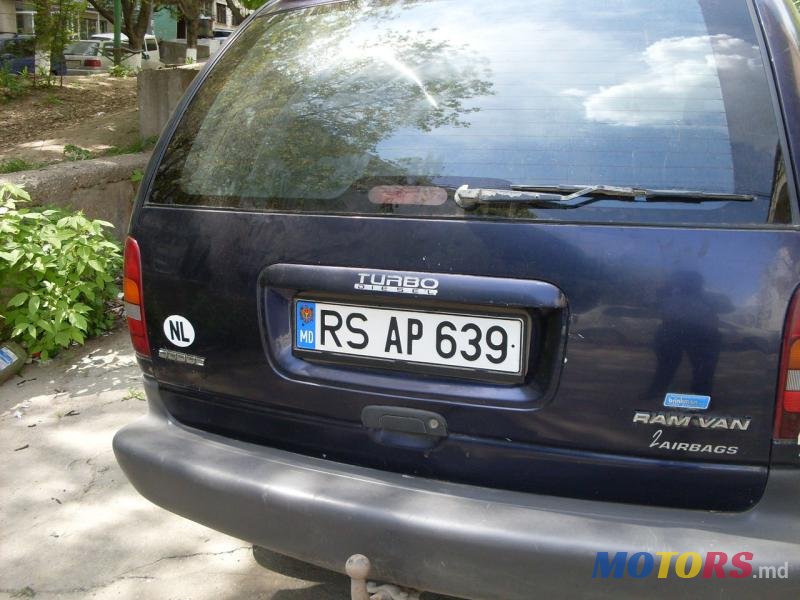 1997' Chrysler Voyager photo #2