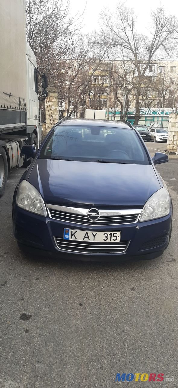 2010' Opel Astra photo #2