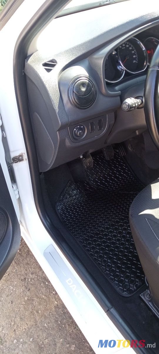 2013' Dacia Logan photo #6