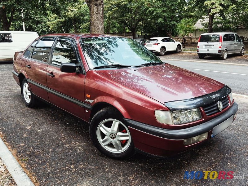 1995' Volkswagen Passat photo #1