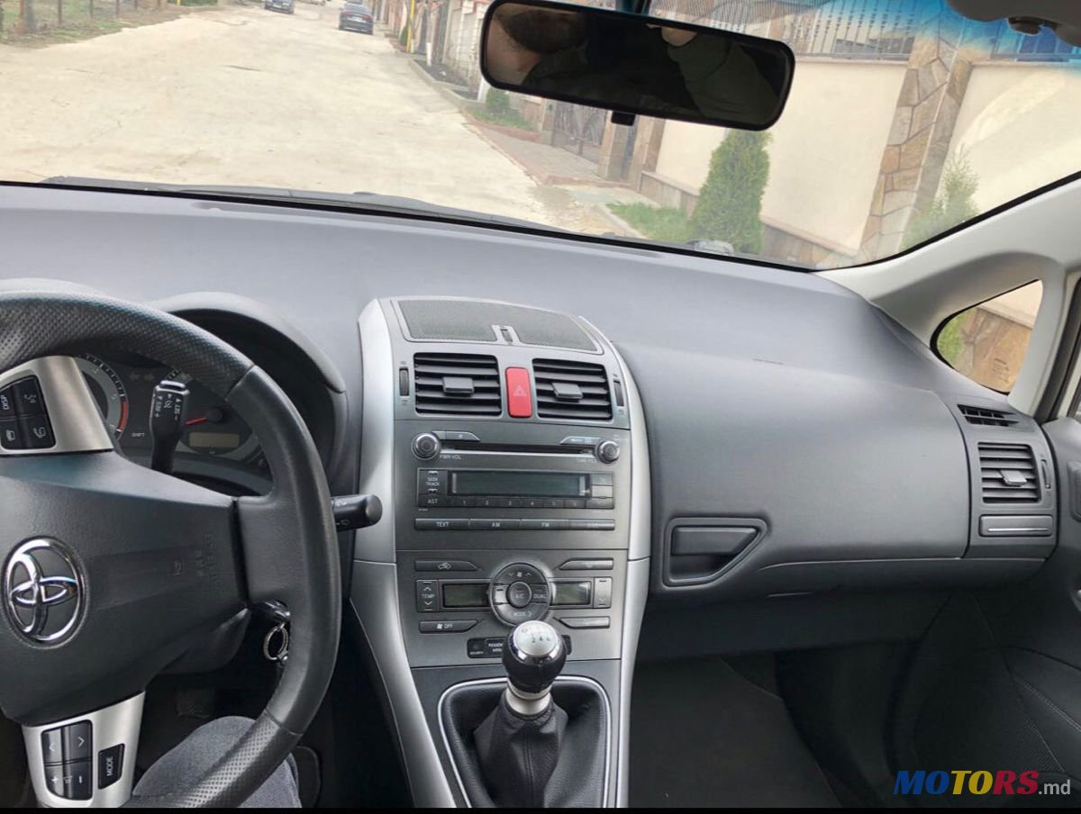 2012' Toyota Auris photo #6