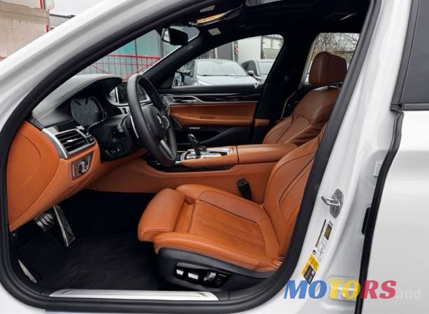 2017' BMW 7 Series photo #6