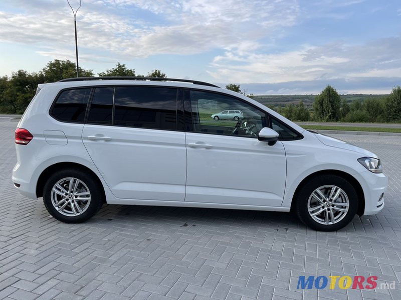 2018' Volkswagen Touran photo #4