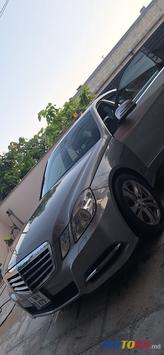 2011' Mercedes-Benz E-Class photo #3