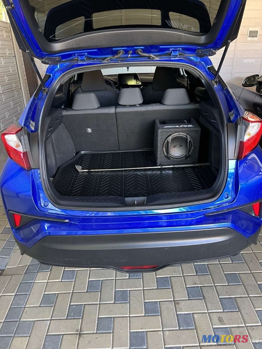 2017' Toyota C-HR photo #2
