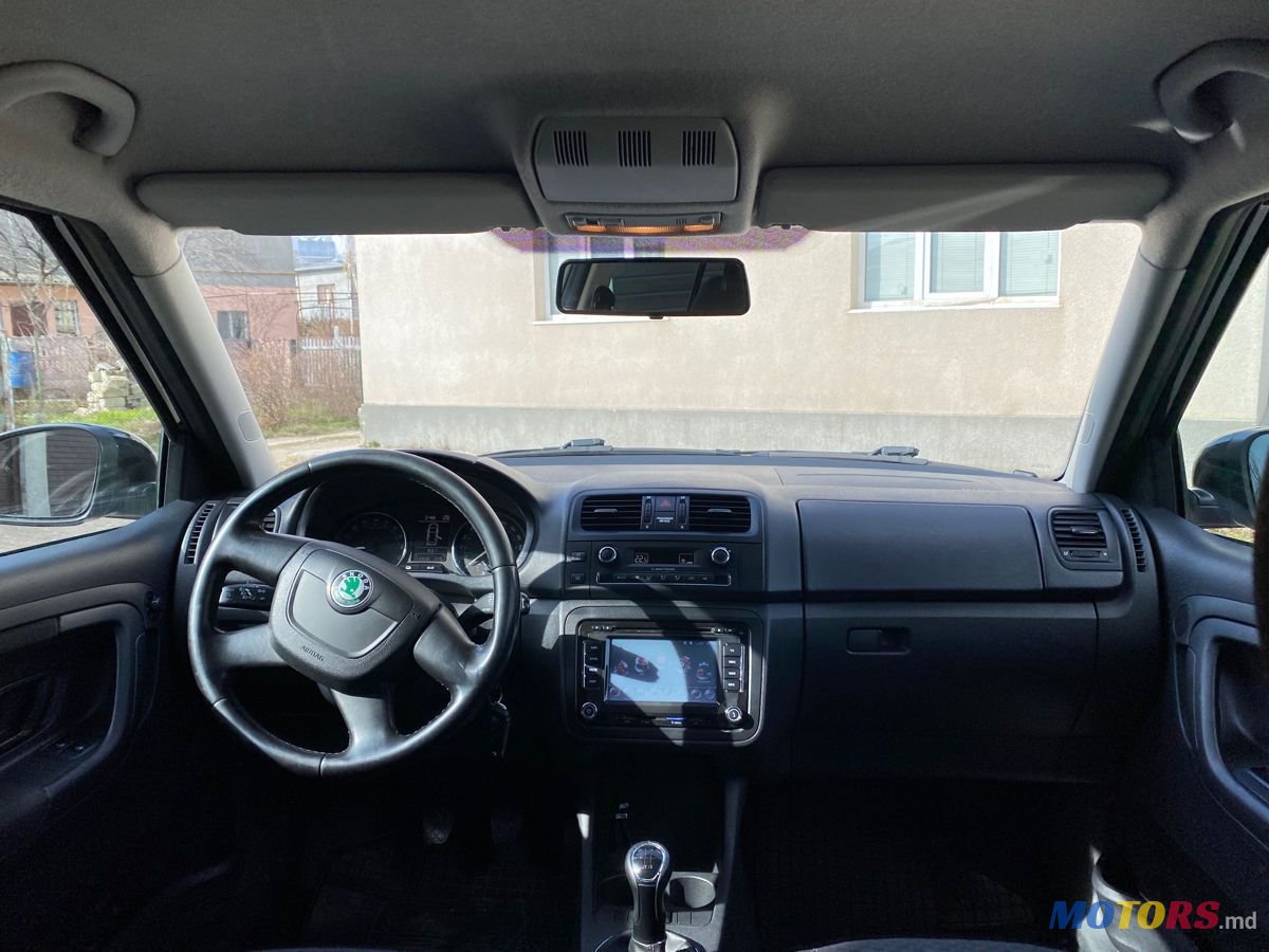 2012' Skoda Fabia photo #3