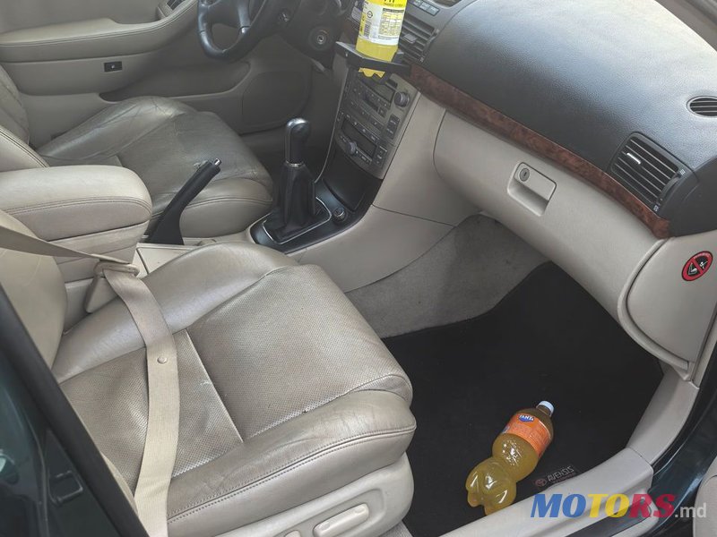 2005' Toyota Avensis photo #3