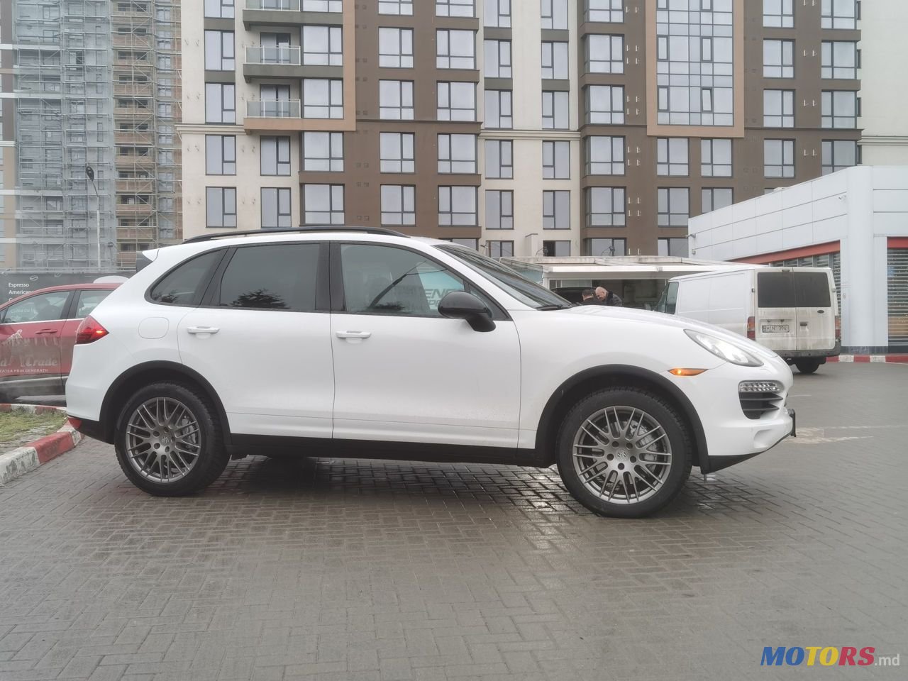 2013' Porsche Cayenne photo #2