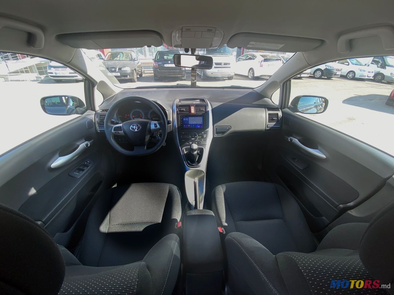 2012' Toyota Auris photo #6