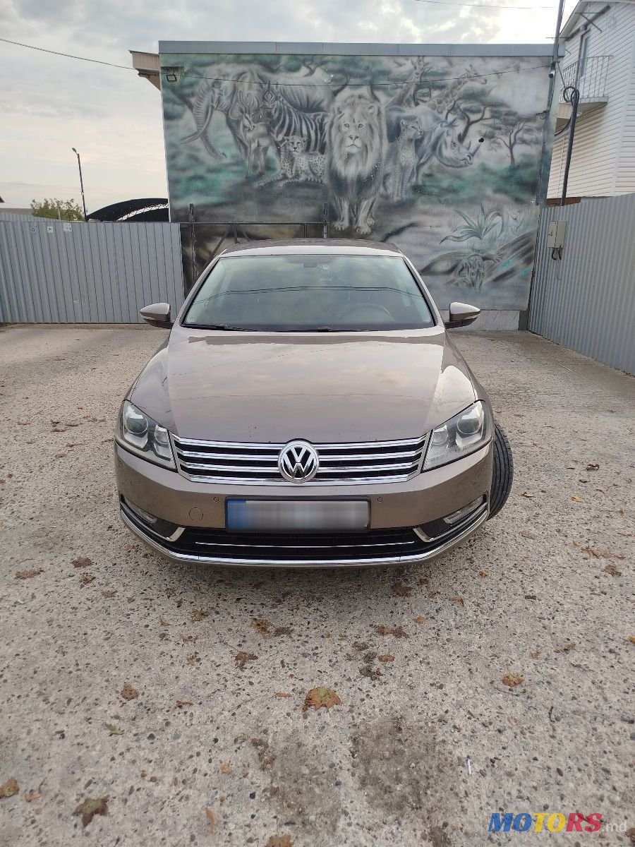 2011' Volkswagen Passat photo #3
