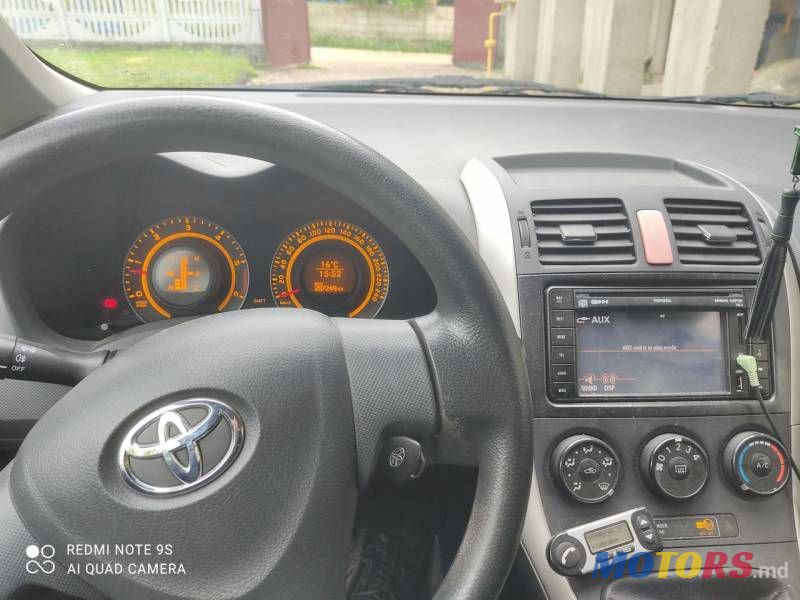2007' Toyota Auris photo #2