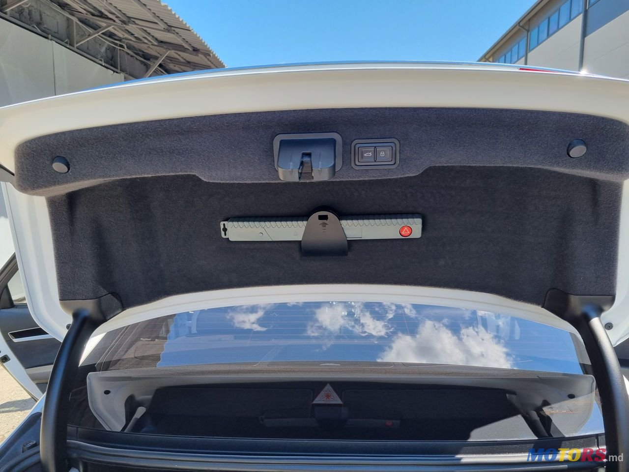 2014' Audi A8 photo #6