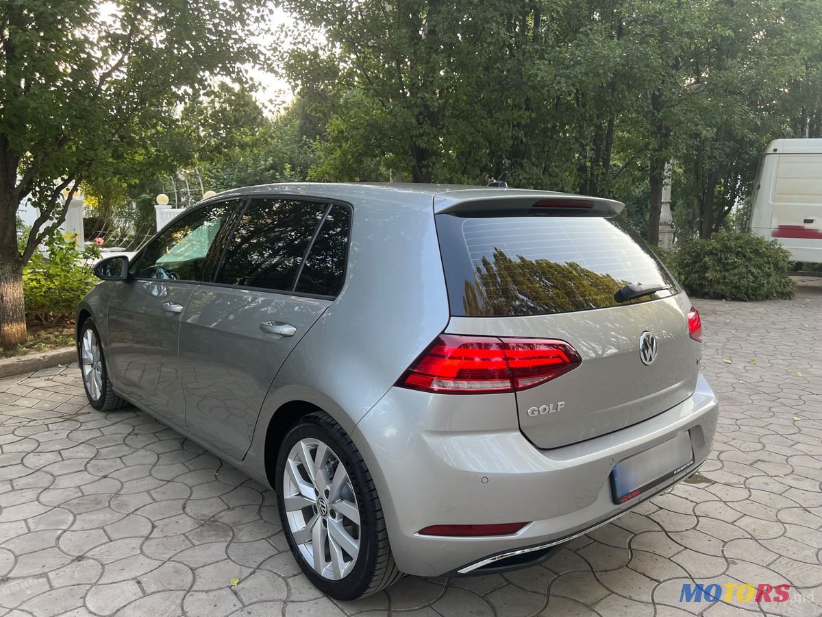 2017' Volkswagen Golf photo #2