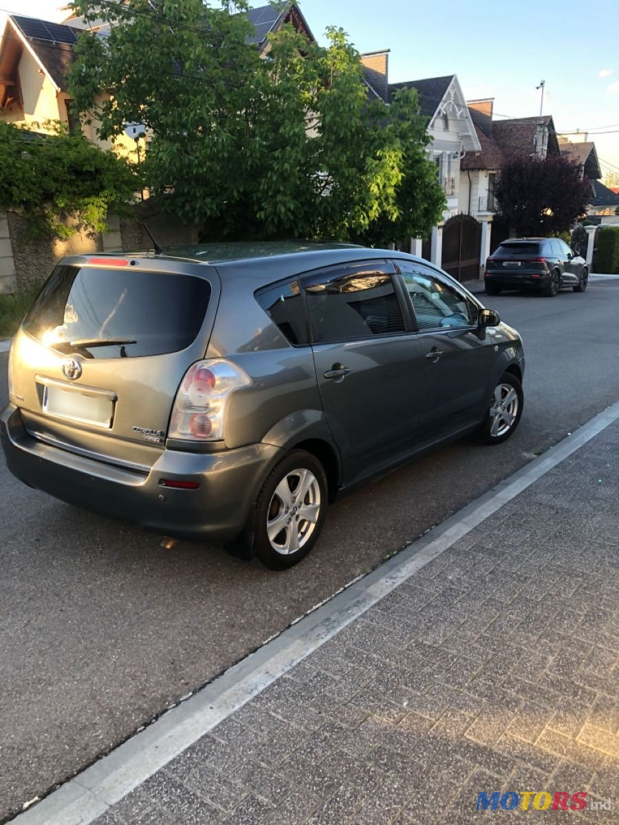 2007' Toyota Corolla Verso photo #1