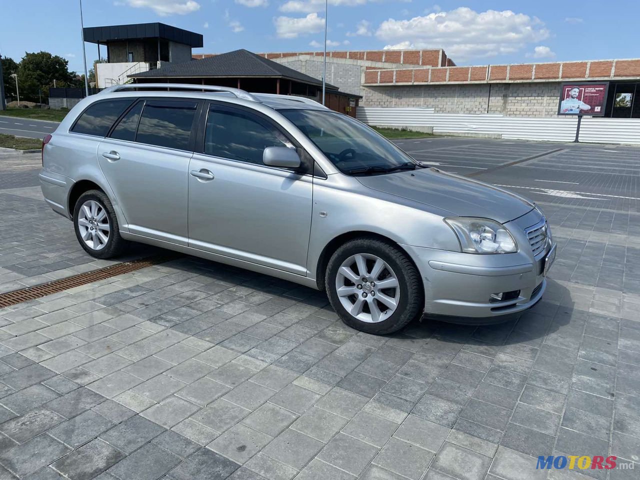 2004' Toyota Avensis photo #4
